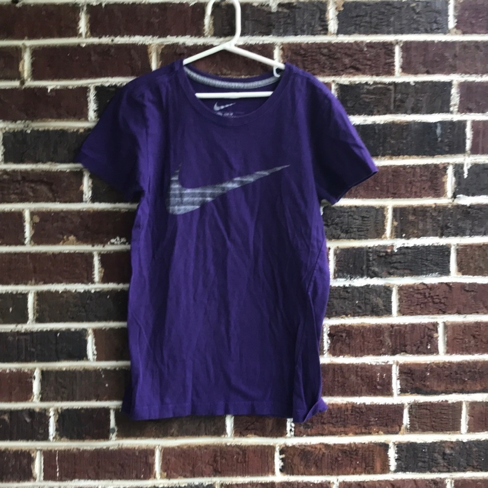 Nike women’s swoosh shirt, Sz S